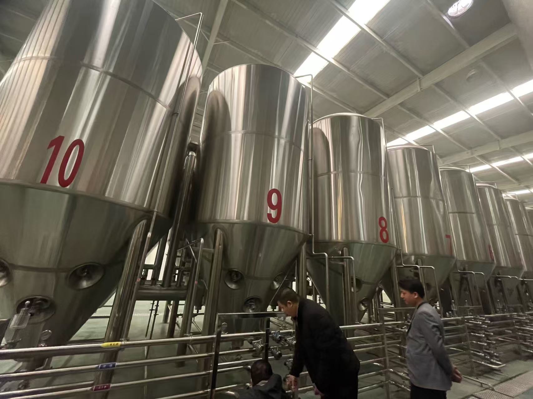新和精酿啤酒设备厂—平面布置、设备设计、制造、调试、培训等一条龙服务