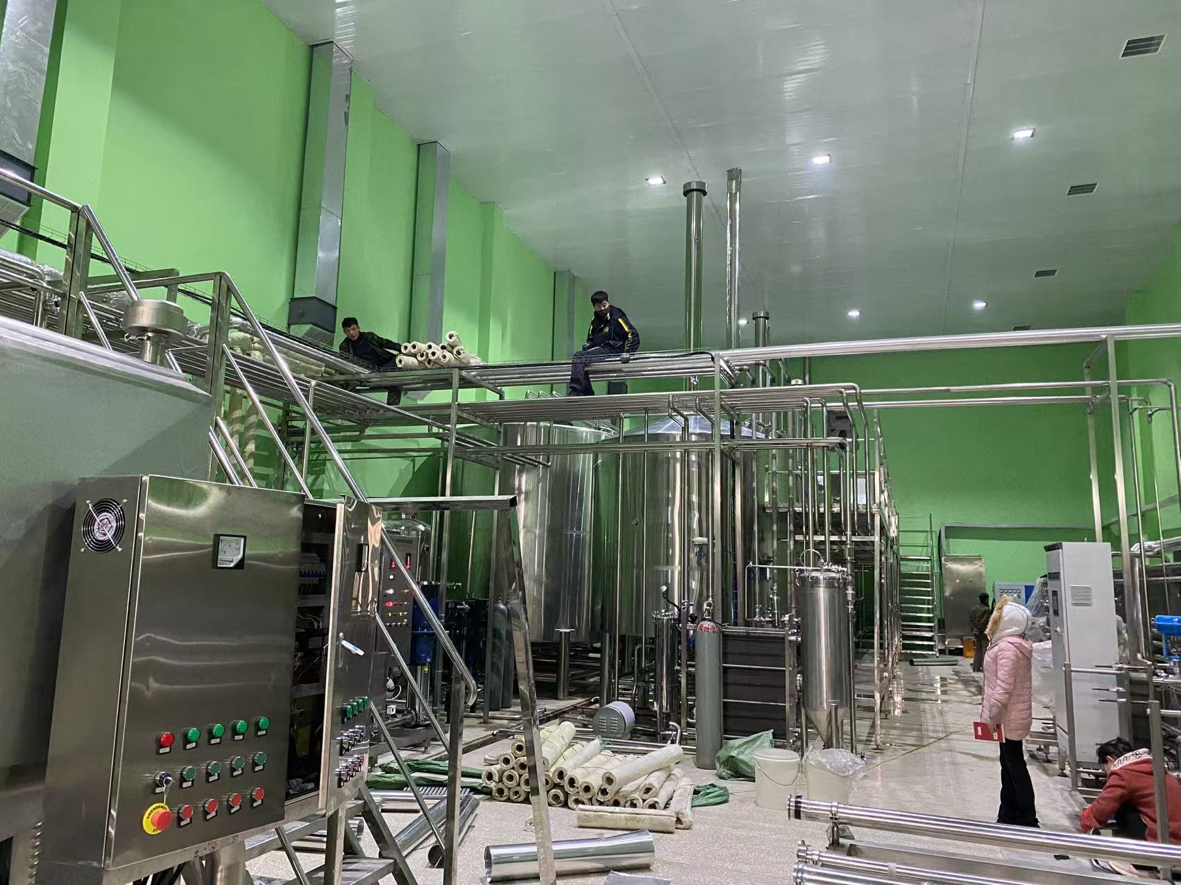 新和精酿啤酒设备厂—精酿啤酒设备制造:传承工艺与创新科技的交融